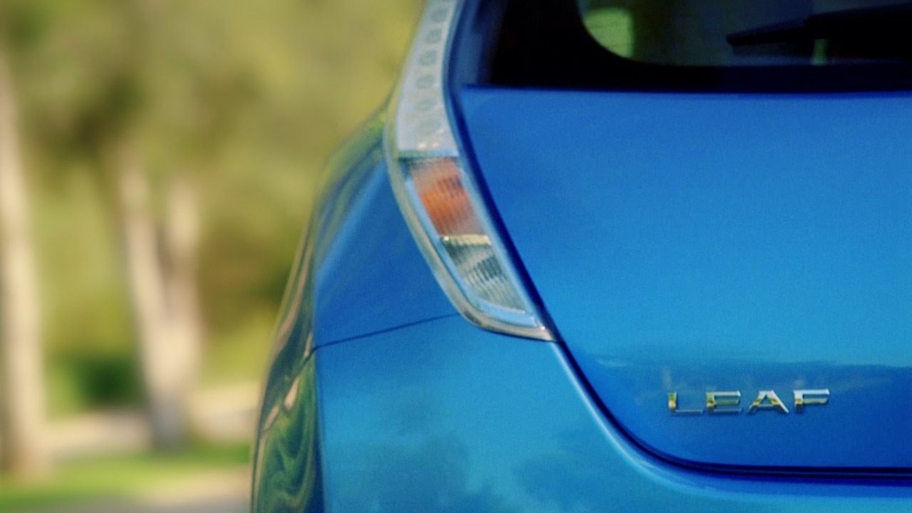 Blue Ocean 2016 Nissan LEAF Electric Car Rear Close-up